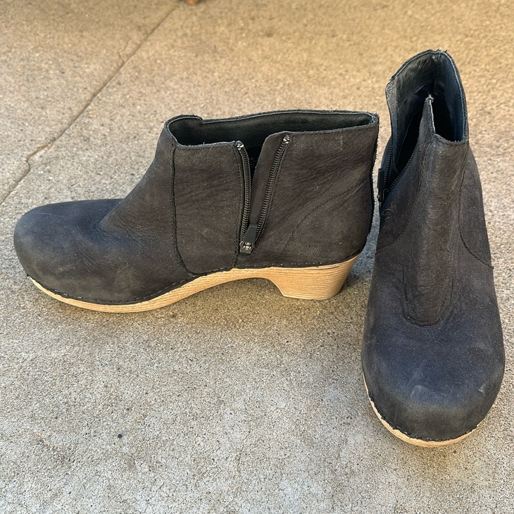 Black Dansko clog boots
